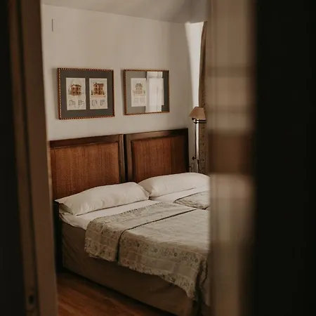 Hotel De Valdezufre 3*