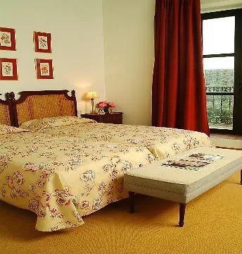 Hotel De Valdezufre 3*